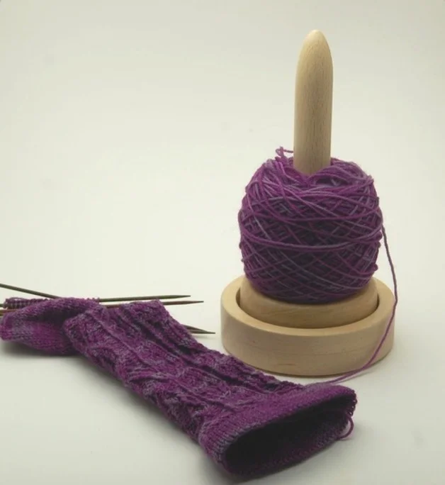 Yarn winder turns while knitting